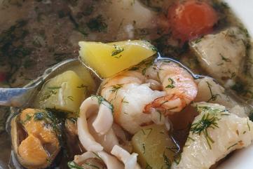 Суп из морепродуктов в меню отеля Сальвадор в Партените, Южный берег Крыма