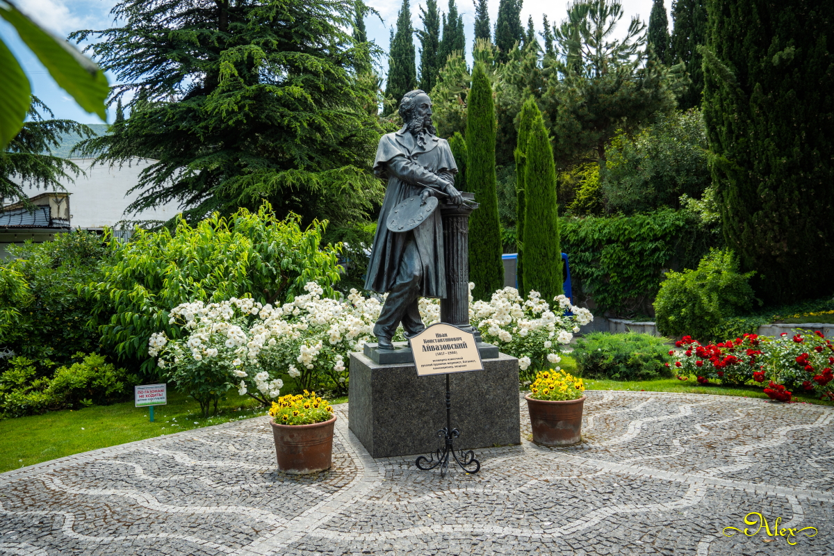 Памятник Айвазовскому в парке Партенита